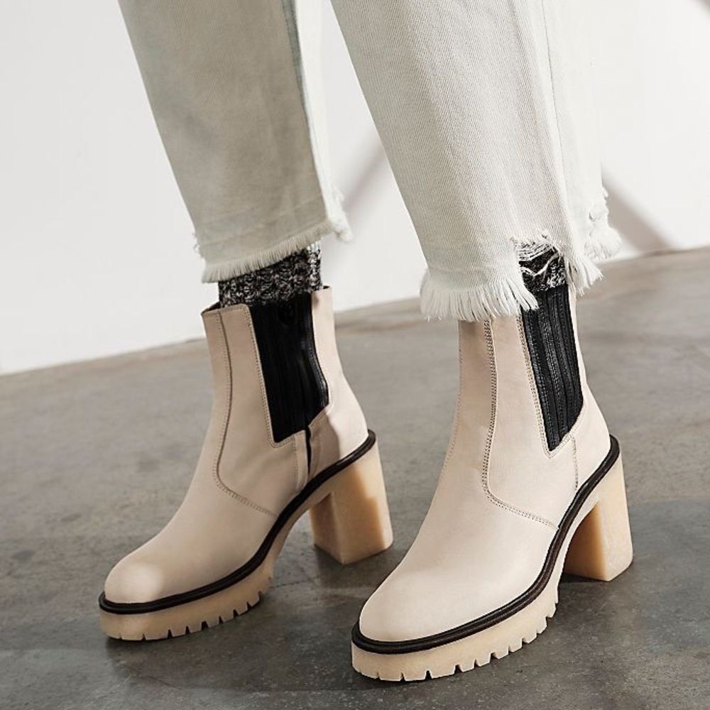 Free People Cream Chelsea Lug-Heel Boots Sz 39